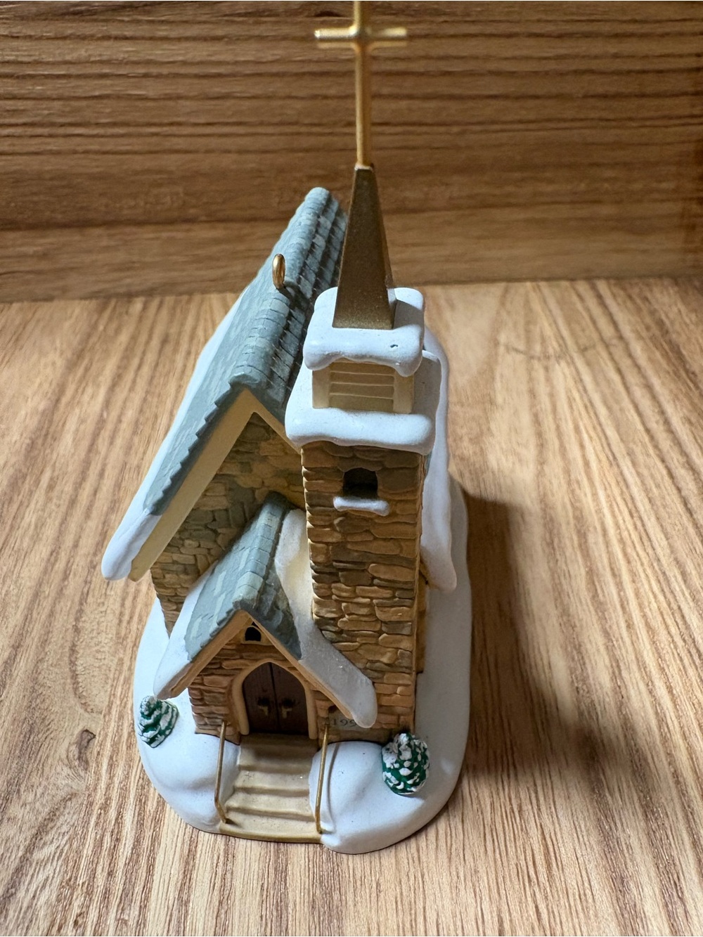 Hallmark Keepsake Candlelight Services Stone Church Lighted Ornament 1998